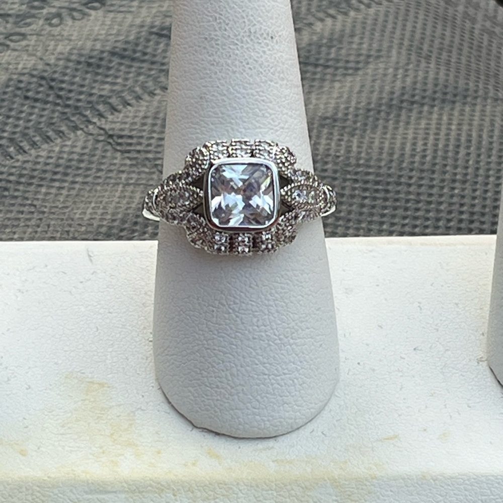 Elegant 925 Silver Women's Ring